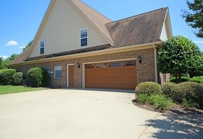 Building Photo - 128 Shore Heights Dr