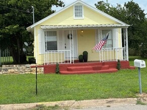 Building Photo - 301 N Rhomberg St