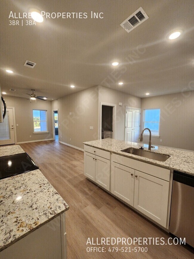 Building Photo - 1608 Casuarina Dr