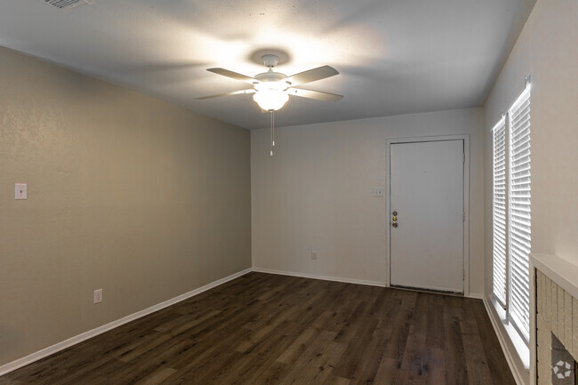 1BD, 1BA - 672SF - The Willows Ennis