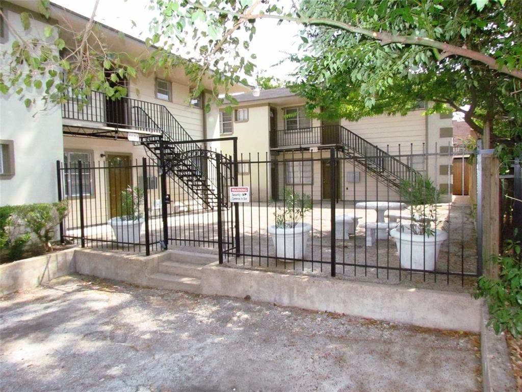 Foto principal - 2522 Binz St