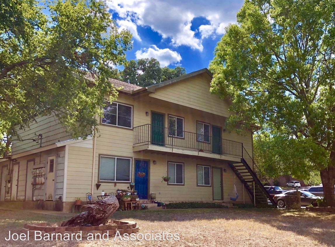 Primary Photo - 114 Lady Bird Ln
