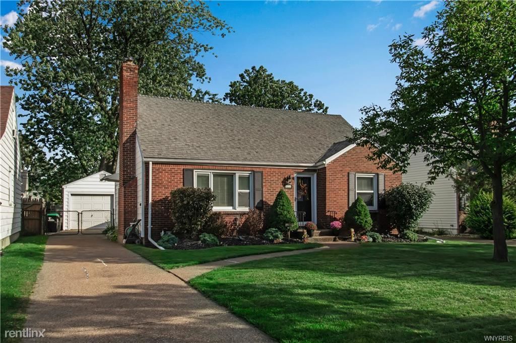 Primary Photo - 3 br, 1 bath House - 224 Paramount Pkwy