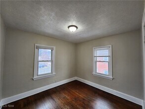 Building Photo - 529 E Cuyahoga Falls Ave
