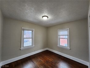 Building Photo - 529 E Cuyahoga Falls Ave