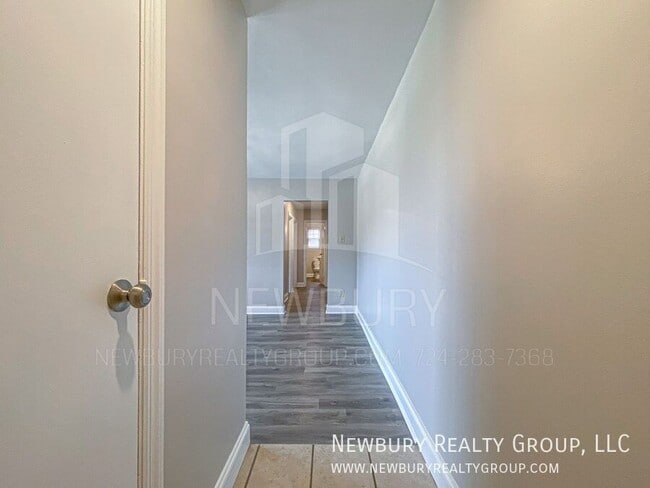 Building Photo - 305 San Juan Dr