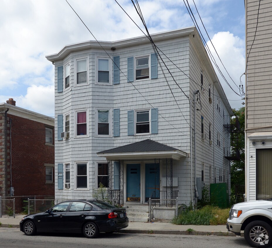 Building Photo - 524-526 Charles St
