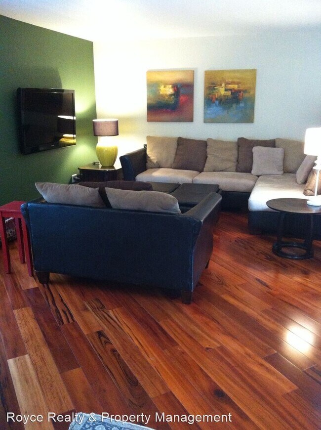 Foto del edificio - 3 br, 2.5 bath House - 8405 Summerdale Rd ...