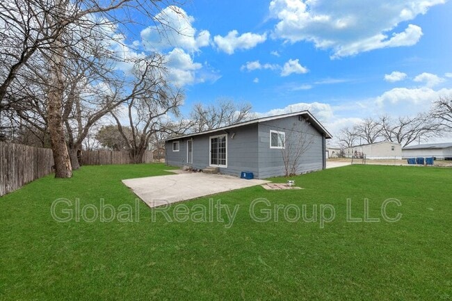 Building Photo - 505 Oasis St
