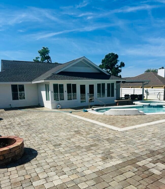 Building Photo - 318 Wahoo Rd