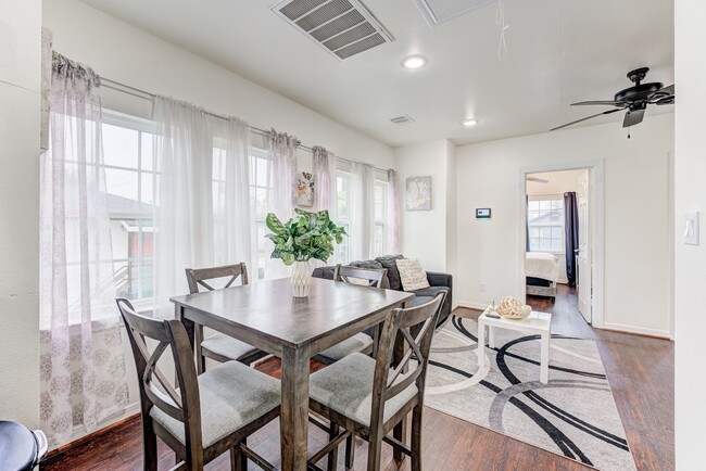 Building Photo - 2720 Truxillo St