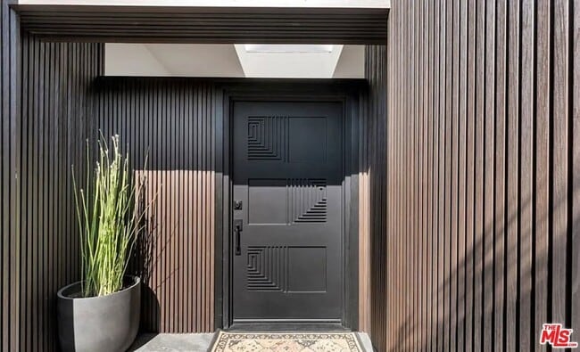 Foto del edificio - 418 N Bowling Green Way