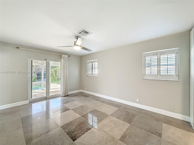 Foto del edificio - 2770 NE 8th Ct