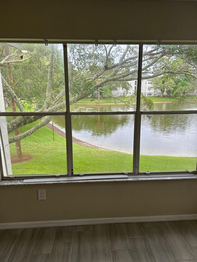 Foto principal - 1401 Village Blvd