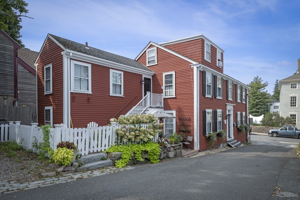 1 Mason St Unit 1, Marblehead, MA 01945 Condo for Rent in Marblehead