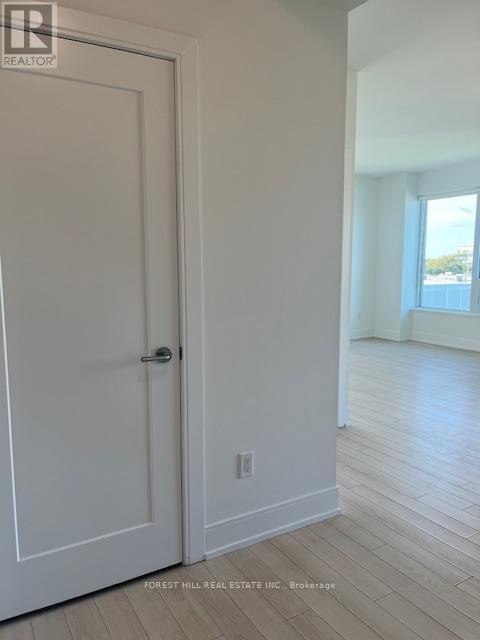 Building Photo - 310 Tweedsmuir Ave