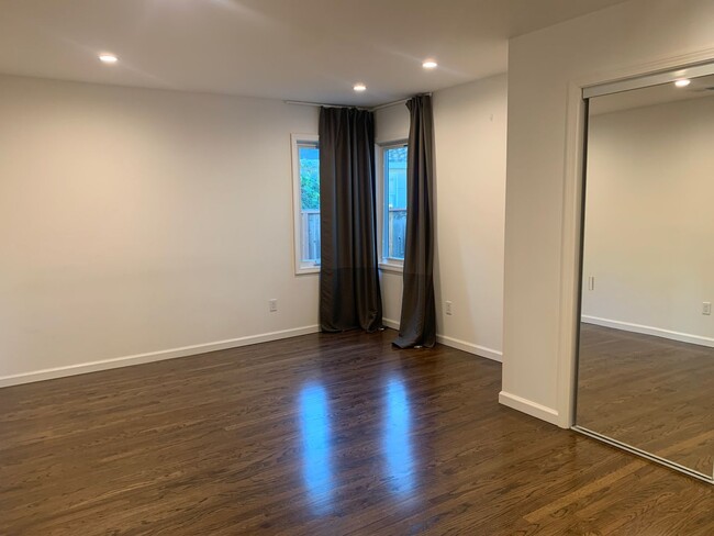Foto del edificio - Los Altos, Very Nice  3 Bedroom 2.5 Bath H...