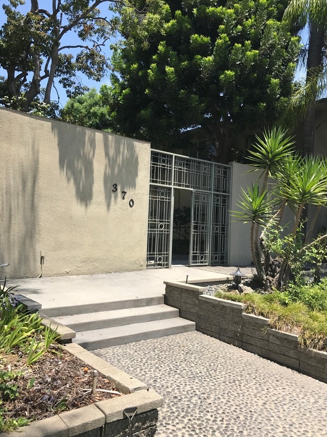 Building Photo - 370 Cliff Dr
