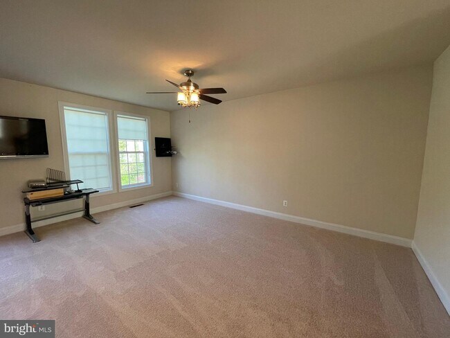 Building Photo - 21687 Loganberry Terrace