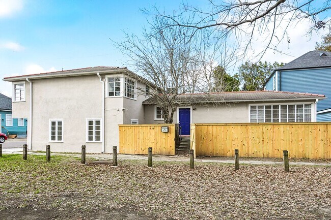 Building Photo - dsk638