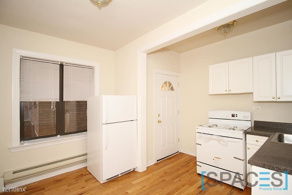 Primary Photo - 3720 N Pine Grove Ave