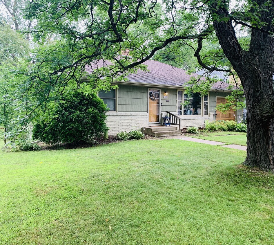 Foto principal - 2580 Vernon Ave S
