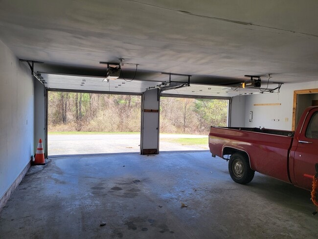 Building Photo - 26 Pearl Ln