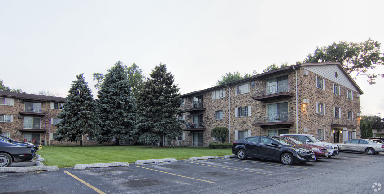 Building Photo - Hickory Oaks Apartments