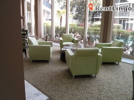Foto del edificio - 9449 Briar Forest Dr