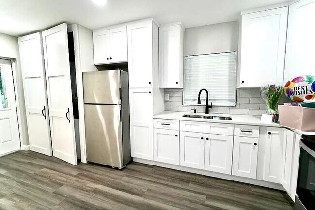 Foto del edificio - 885 Ruby Ave