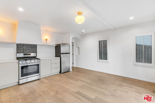 Foto del edificio - 3206 Larissa Dr