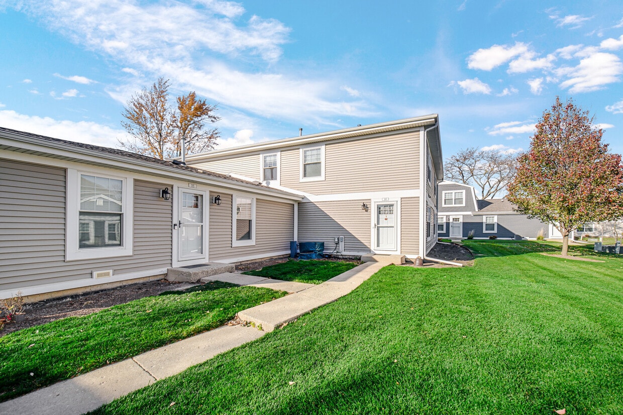 Primary Photo - 315 Farmingdale Cir