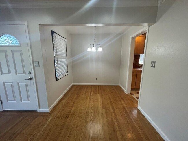 Building Photo - Cute Arden Park 2 Bedroom