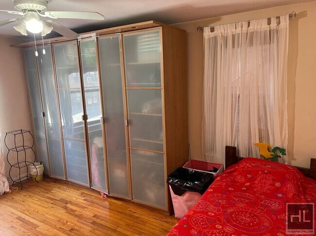 Building Photo - Furnished Room in Jackson Heights