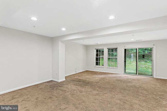 Foto del edificio - 7039 Oak Grove Way