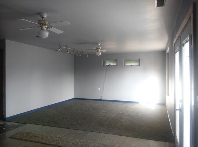 Livingroom - 401 N 4th Ave