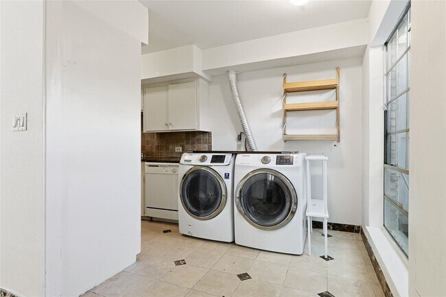 Building Photo - 2503 McCue Rd