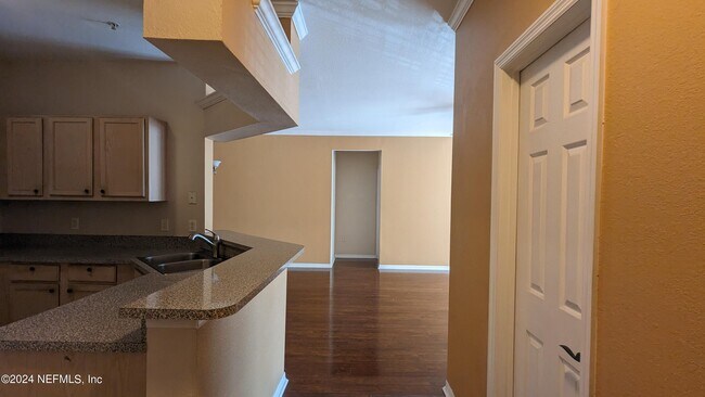 Foto del edificio - 7800 Point Meadows Dr