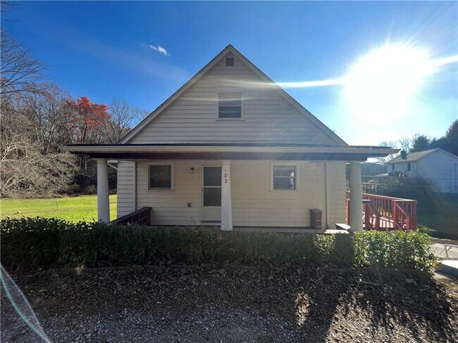 Foto del edificio - 102 Twin Creek Ln