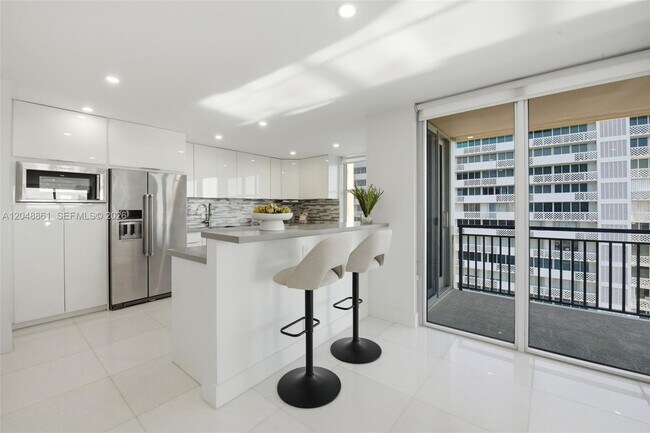 Foto del edificio - 1180 S Ocean Blvd