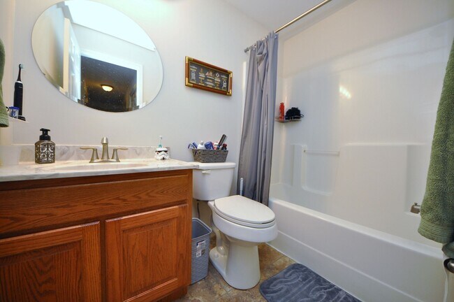 Foto del edificio - 445 Woolf Rd