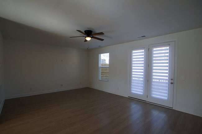 Building Photo - 2024 Eva Pearl Dr