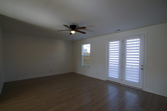 Foto del edificio - 2024 Eva Pearl Dr