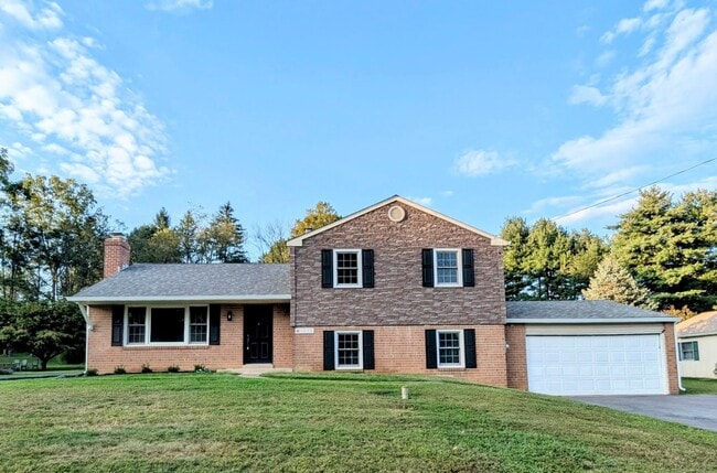 Building Photo - 1221 Boulder Ln