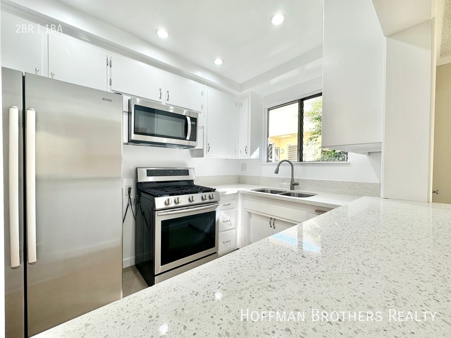 Primary Photo - 1037 N Ogden Dr West Hollywood, CA 90046