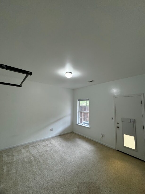 Foto del edificio - COMING SOON - 3 Bedroom, 3.5 Bath Townhome...