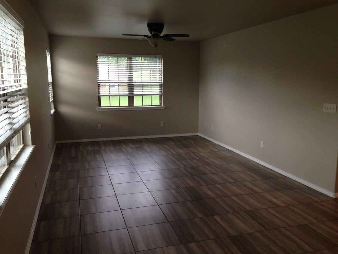 108 W 17th St Unit B, Russellville, AR 72801 Apartments in