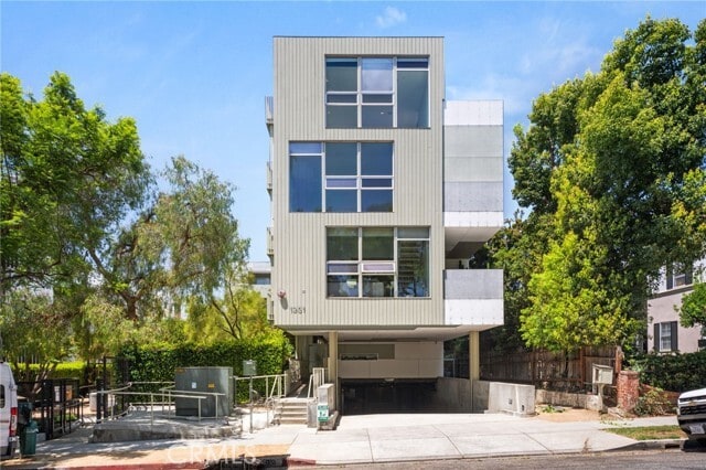 Building Photo - 1351 Havenhurst Dr