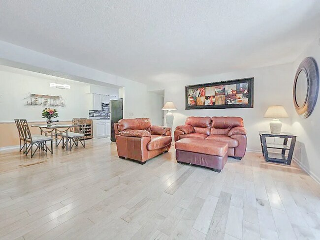 Foto del edificio - 9523 University Ave