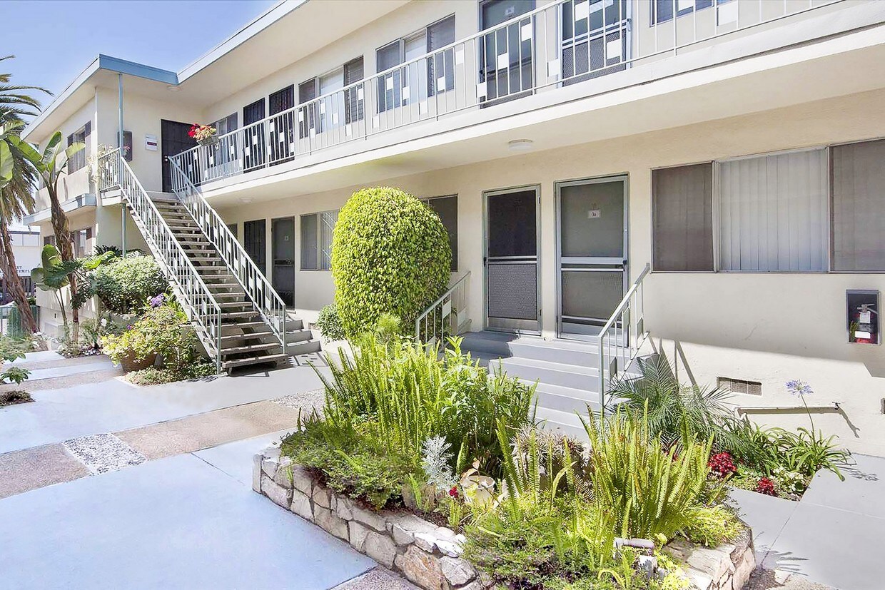 Building Photo - 1723 Ocean Park Blvd